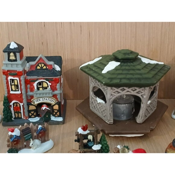 Christmas Town Houses and Figurines Set of 21 Pieces Holiday Winter Decorations - Picture 13 of 16